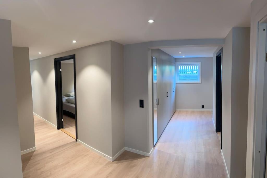 Stor Og Lys Leilighet I Hus *
