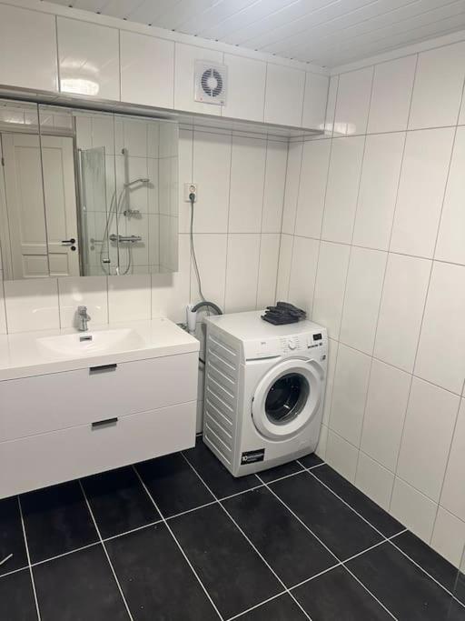 Appartement Stor Og Lys Leilighet I Hus *