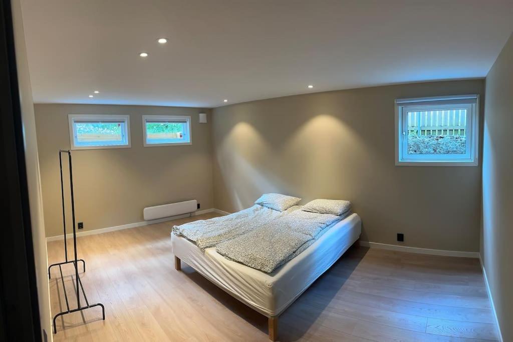 Appartement Stor Og Lys Leilighet I Hus *